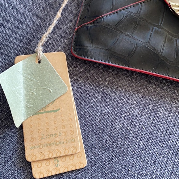 Crossbody purse or wrist zone 6 - Picture 3 of 3